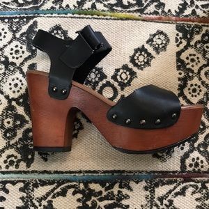 Pierre Dumas 70’s inspired platform high heel